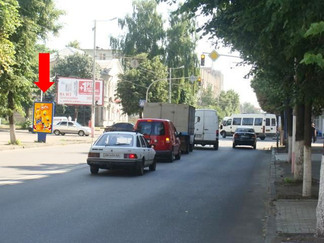 Сітілайт 1.2x1.8,  Киевская ул., 65 / Мазепы ул. (бывш. ул. Мануильского), на светофоре