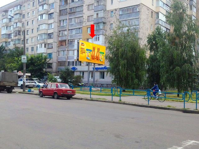 Щит 6x3,  Князей Острожских ул. (бывш. ул. Шелушкова) / ул. Киевская, возле Укргазбанка, на светофоре