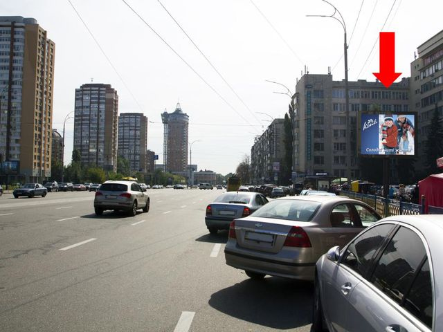 Цифрова панель 3.14x2.3,  Украинки бул., 26 / ул.Алмазова (бывш. ул. Кутузова), на светофоре, возле "KFC", ст. м. "Печерская", из центра, (ролик 10 сек, 1 выход/1,5 минуты)