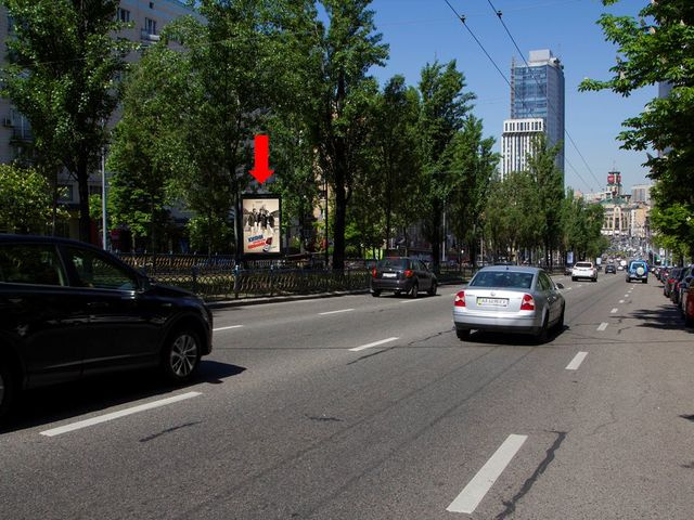 Скролл 1.2x1.8,  Украинки бул., 3, на светофоре, в сторону ул. Крещатик