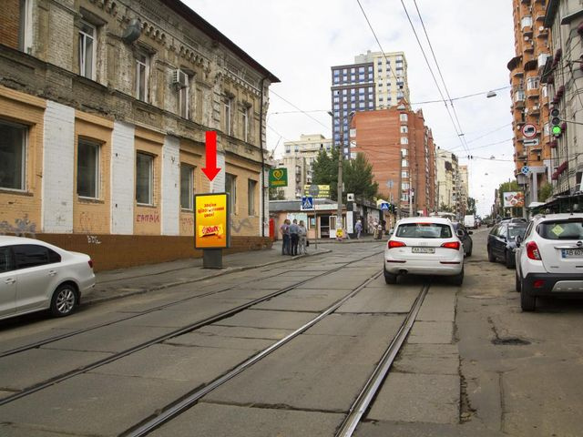 Сітілайт 1.2x1.8,  Дмитриевская ул., 39 - ул. Павловская, на светофоре, в сторону ул. Черновола