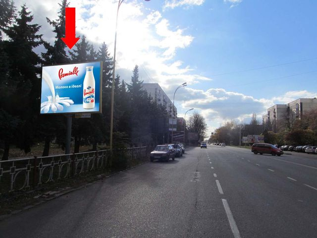 Щит 4x3,  Минайская ул. / пл. Кирилла и Мефодия, возле отеля "Закарпатье-Интурист", из центра