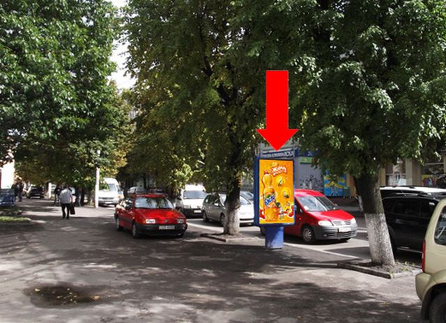 Сітілайт 1.2x1.8,  Бердичевская ул., 7 / ул. Театральная, возле магазина "Брэйн", Автодорожного колледжа, на светофоре