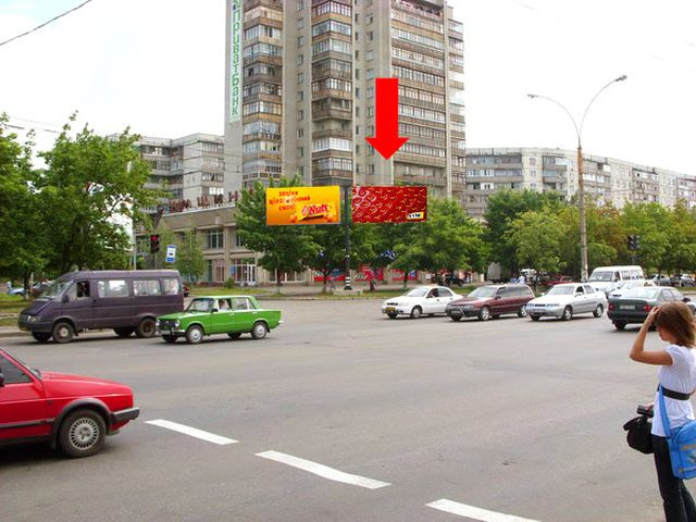 Щит 6x3,  Харьковская ул., 1, возле ТРЦ "Мануфактура", супермаркетов "Сильпо", "Comfy", правая