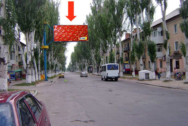 Щит 6x3,  Ленина ул., 7 / ул. Гагарина, центр города, флаг, над дорогой