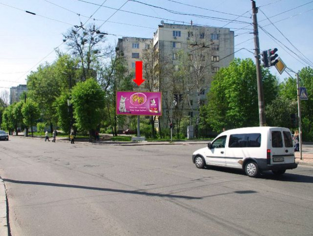 Призма 6x3,  Победы ул., 51 / ул. Украинки Л., на светофоре, в центр