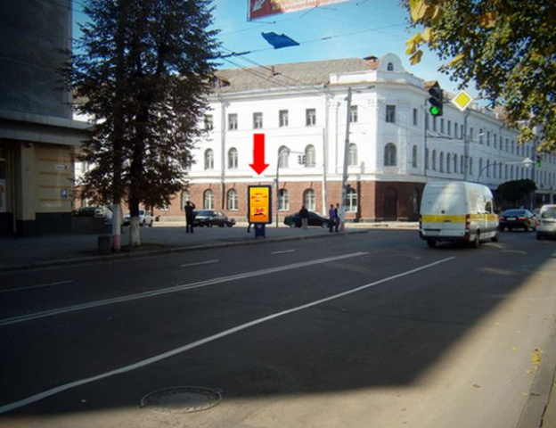 Сітілайт 1.2x1.8,  Бердичевская ул., 4 / ул. Театральная, напротив магазина "Брэйн", Автодорожного колледжа, на светофоре