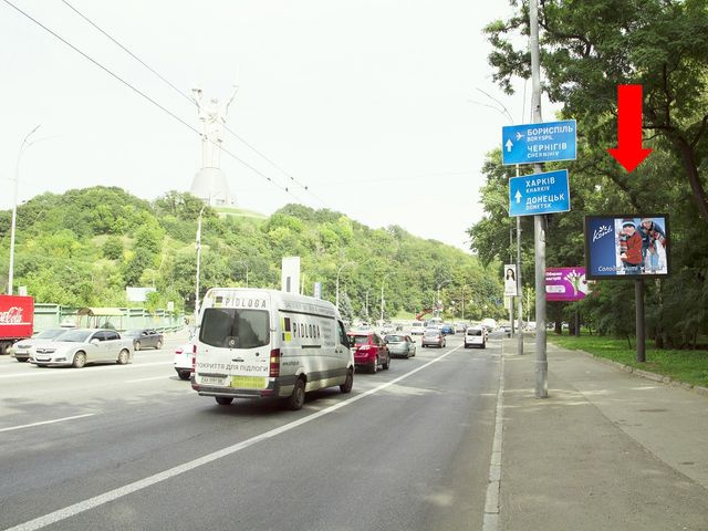 Скролл 3.14x2.3,  Дружбы Народов бул., 50м. до пл. ГВОВ, на светофоре, в сторону моста Патона