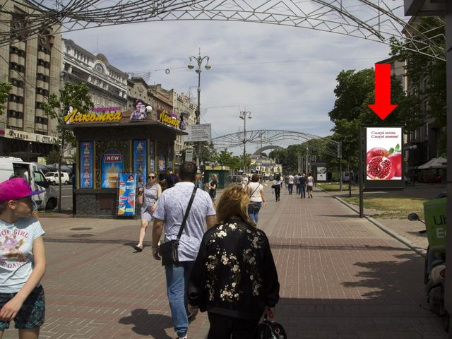Скролл 1.2x1.8,  Крещатик ул., 7/11 - Институтская ул., возле выхода из ст. м. "Майдан Незалежности", в сторону Европейская пл.