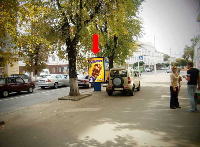 Сітілайт 1.2x1.8,  Бердичевская ул., 7 / ул. Театральная, возле магазина "Брэйн", Автодорожного колледжа, на светофоре