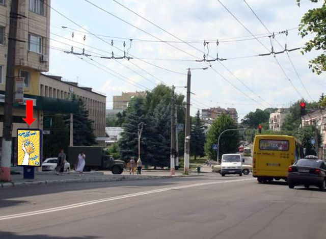 Сітілайт 1.2x1.8, Бердичевская ул. / ул. Т. Шевченко, возле "УкрСиббанка", на светофоре Сітілайт 1.2x1.8, Бердичевская ул. / ул. Т. Шевченко, возле "УкрСиббанка", на светофоре