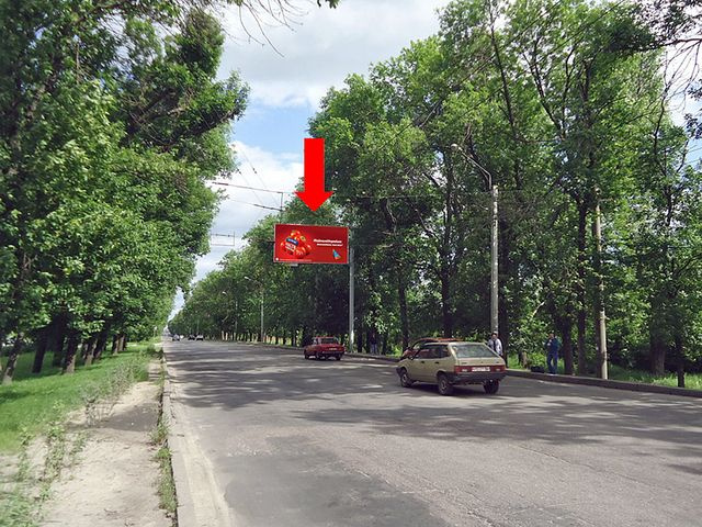 Щит 6x3,  Московский пр., ст. м. "Индустриальная" (бывш. ст. м. "Пролетарская"), возле ТЦ "Класс", супермаркетов "Comfy", "Восторг", из центра (флажок)