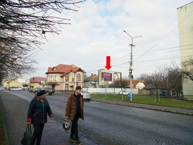 Щит 6x3,  Духновича ул. / Мудрого Я. ул. (бывш. Краснознаменная ул.), на светофоре, центр