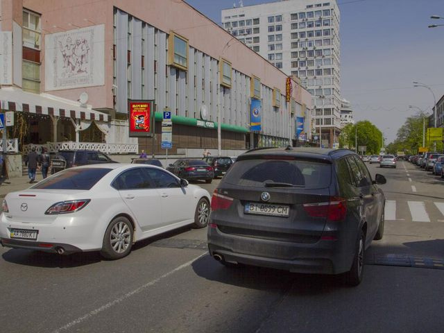 Скролл 1.2x1.8,  Омельяновича - Павленко ул. (бывш. Суворова), возле супермаркета "Сильпо", в сторону пл. Славы