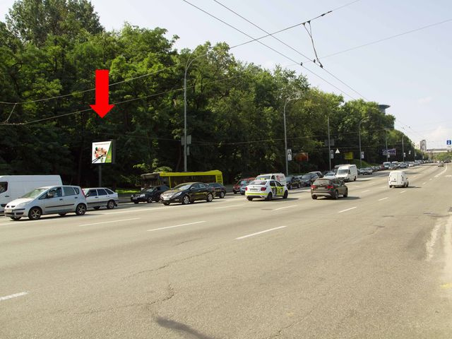 Беклайт 3.14x2.3,  Дружбы Народов бул. / ул. Старонаводницкая, на светофоре, в сторону бул. Украинки, ст.м. "Дружбы народов"
