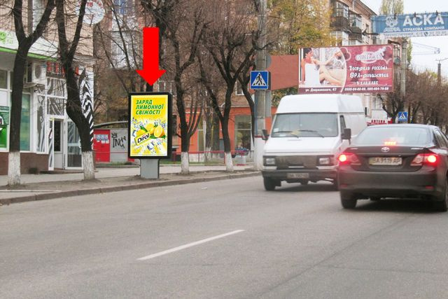 Сітілайт 1.2x1.8,  Б. Перспективная ул. (бывш. Маркса ул.), 8, возле Приватбанка