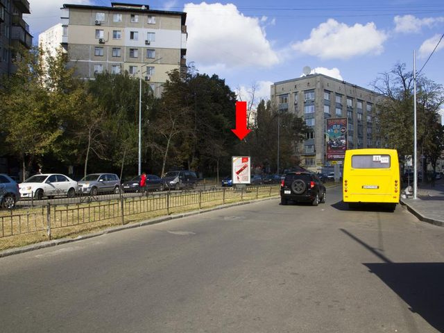 Сітілайт 1.2x1.8,  Гаврилишина ул. (бывш. ул. Василевской), 3, разделитель, напротив супермаркета "Сильпо", ТРЦ "Smart Plaza", в сторону Лукьяновки