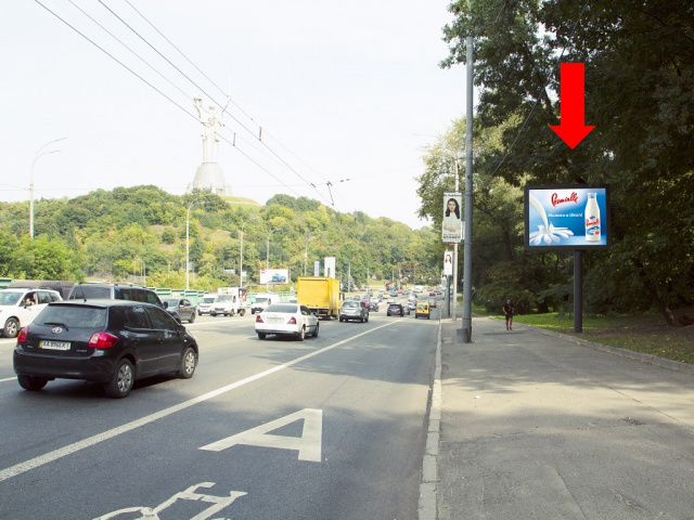 Цифрова панель 3.14x2.3,  Дружби Народів бул., 150м. до пл. ГВОВ, в сторону мосту Патона, (ролик 10 сек, 1 вихід/1,5 хвилини)