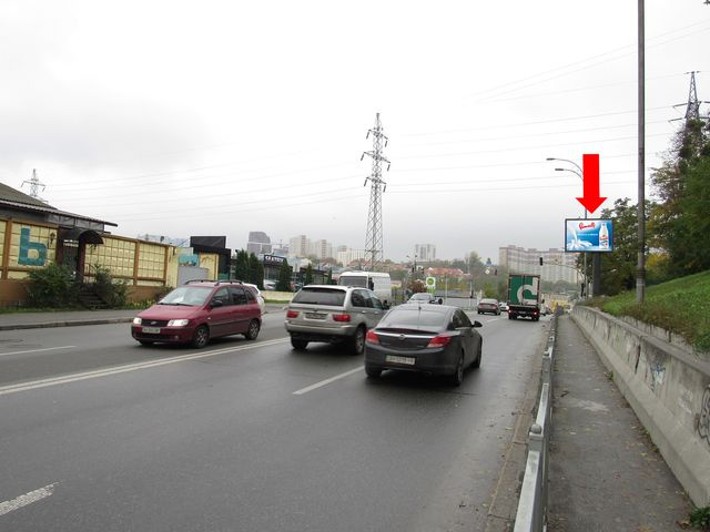 Щит 3.14x2.3,  Брожко ул. (бывш. Кировоградская ул.) / ул. Изюмская, на светофоре, в сторону ул. Лобановского пр. (бывш. Краснозвездный пр.)
