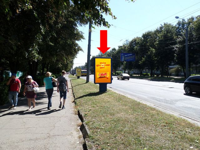 Сітілайт 1.2x1.8,  Киевская ул., 6, возле Ощадбанка, напротив автосалона "Citroen"