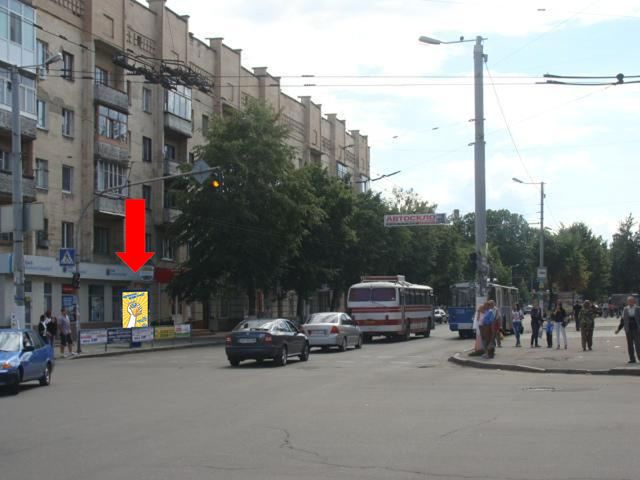 Сітілайт 1.2x1.8,  Киевская ул., 96 / ул. Восточная, возле Сбербанка, лобмарда "Благо", на светофоре