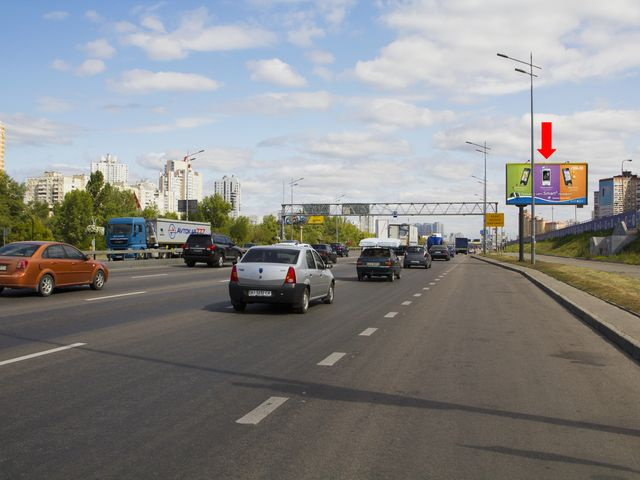 Призма 6x3,  Бажана пр. 12, ст. м. "Осокорки", возле супермаркета "Varus", в сторону ст.м. "Позняки", из центра