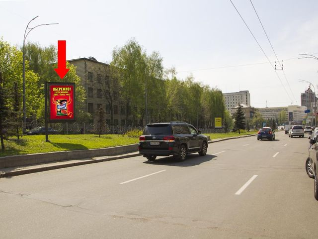 Сітілайт 1.2x1.8,  Алмазова ул. (бывш. Кутузова ул.), 1, на разделителе, в сторону пл. Л. Украинки