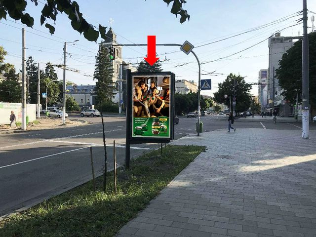 Сітілайт 1.2x1.8,  Киевская ул., 9 / ул. Театральная, возле ПУМБа, на светофоре