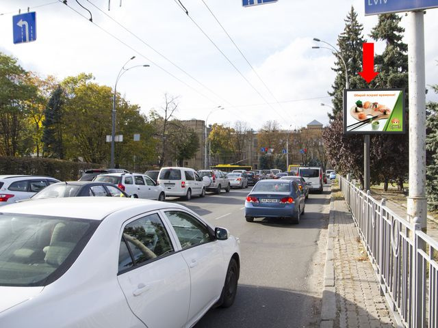 Цифрова панель 3.14x2.3,  Соломенская пл., на светофоре, в сторону Воздухофлотского  пр., (ролик 10 сек, 1 выход/1,5 минуты)