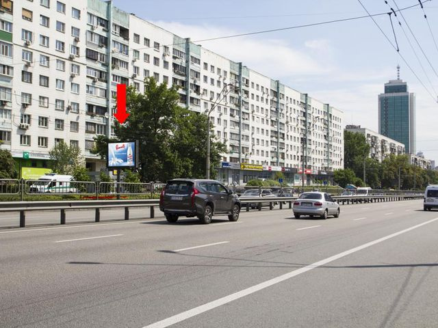 Беклайт 3.14x2.3,  Победы пр., 20, банки "ПУМБ", "Укрсиббанк", напротив магазинов "Интертоп", "Carlo Pazolini", "Adidas", в центр