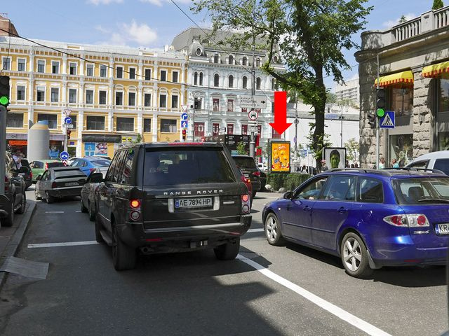Скролл 1.2x1.8,  Крещатик ул. 29 / Бессарабская пл., на светофоре, в сторону Крещатик ул.