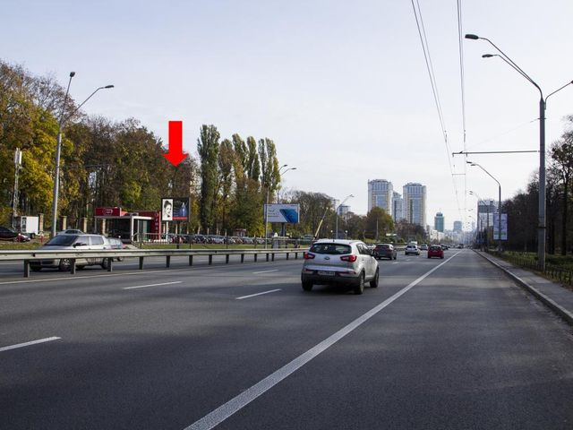 Беклайт 3.14x2.3,  Победы пр., 34, напротив Медуниверситета им. Богомольца, в сторону центра