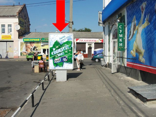 Сітілайт 1.2x1.8,  Шевченко ул. / Новий Базар ул., 1, Центральный рынок, возле магазина "Обувной Бум"