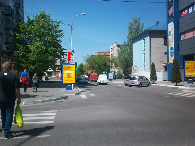 Сітілайт 1.2x1.8,  Шевченко ул. / Соборная ул. (бывш. Ленина ул.), ТЦ "Мега", магазин "Адидас"