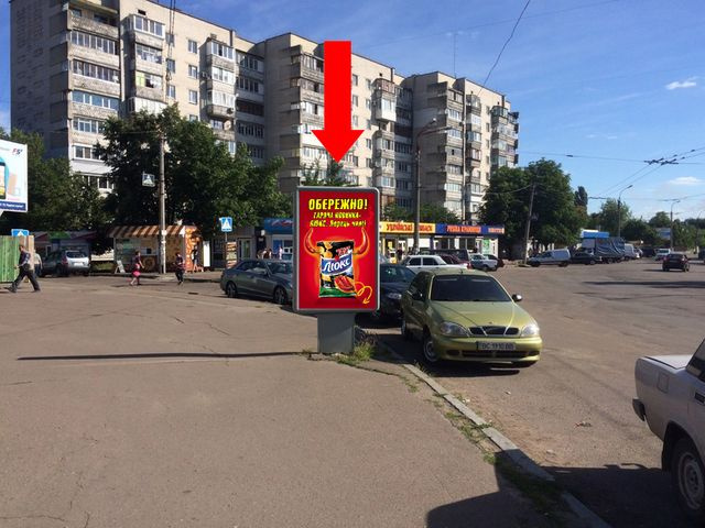 Сітілайт 1.2x1.8,  Шевченко бул. / 700-летия Черкасс пл., возле супермаркета "Сильпо", из центра