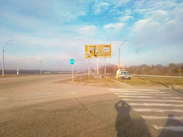 Щит 6x3,  въезд в город со стороны Киева, путепровод