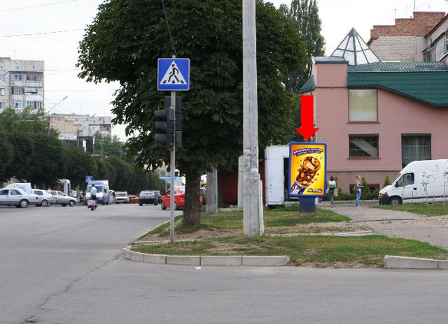 Сітілайт 1.2x1.8,  Комарова ул. / Воробкевича ул., возле гостиницы "Черемош", в сторону рынка "Буковинский"