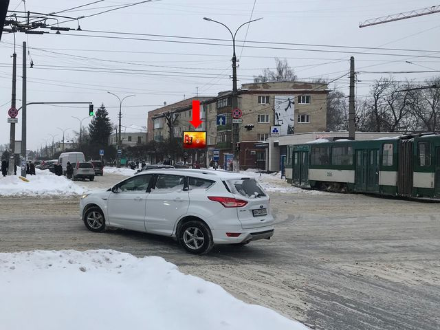 Скролл 3.14x2.3,  Небесной сотни ул. (бывш. ул. Московская) - ул. Киевская, возле ЦУМа, Житнего рынка, на светофоре