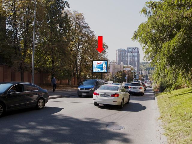 Беклайт 3.14x2.3,  Коновальца ул. (бывш. Щорса ул.) / Предславинская ул., на светофоре, в сторону Б. Васильковская ул.