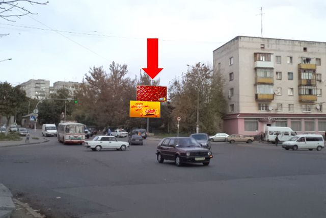 Щит 6x3,  Бердичевская ул., 97 / ул. Л. Толстого, на светофоре, верхний