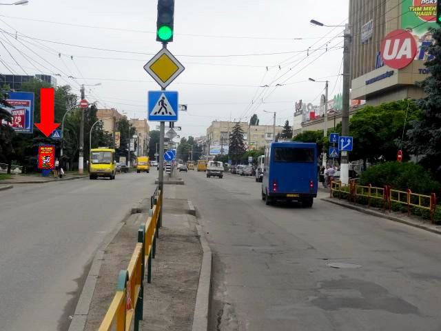 Сітілайт 1.2x1.8,  Киевская ул., 102, напротив ТРЦ "Глобал", супермаркетов Фокстрот, Эльдорадо, Комфи, Караван, на светофоре