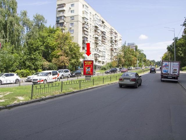Сітілайт 1.2x1.8,  Гаврилишина ул. (бывш. ул. Василевской), 8 / ул. Ярмолы, разделитель, возле магазина "АТБ", "Рода", в сторону Лукьяновки