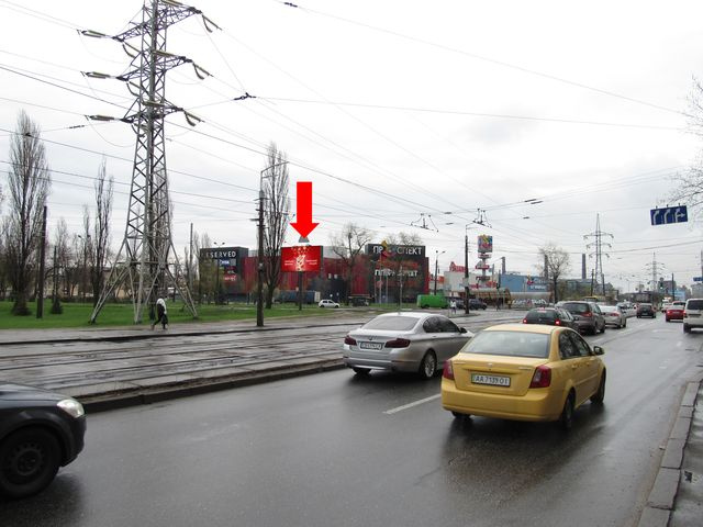 Щит 6x3,  Хоткевича ул. - пр. Гагарина, возле ТРЦ "Проспект", супермаркета "Ашан", на светофоре, в сторону пр. Гагарина
