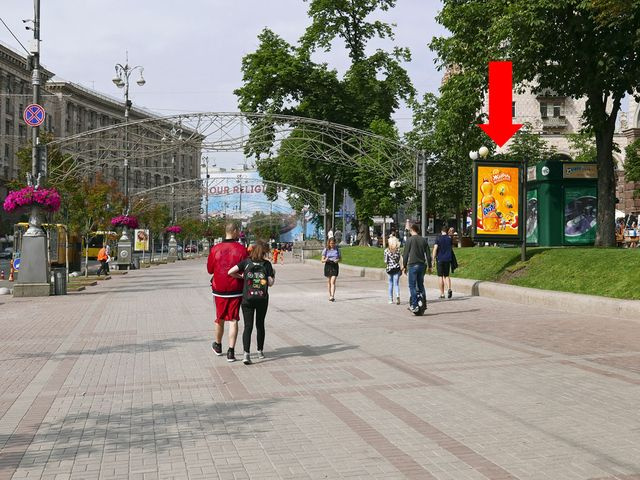 Скролл 1.2x1.8,  Крещатик ул., 17, возле ст. м. "Крещатик", в сторону Независимости пл.