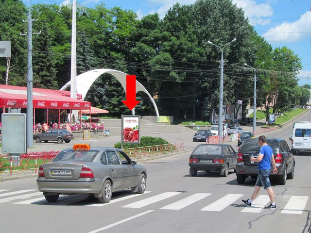 Сітілайт 1.2x1.8,  Соборная ул. / Пирогова ул. / Гагарина пл., возле универмага "Винницкий", центрального парка, в сторону Соборной ул.