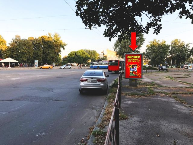 Сітілайт 1.2x1.8,  Шевченко бул., 472, напротив 700-летия Черкасс пл., ресторана "Папа Карло", из центра