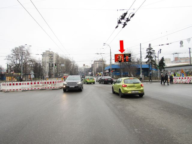 Призма 6x3, Кирилловская ул. (Фрунзе), 125 - ул. Сырецкая, на светофоре, в центр Призма 6x3, Кирилловская ул. (Фрунзе), 125 - ул. Сырецкая, на светофоре, в центр