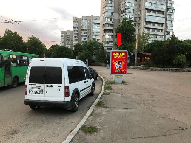 Сітілайт 1.2x1.8,  Шевченка бул. / 700-летия Черкасс пл., возле ресторана "Папа Карло", в центр