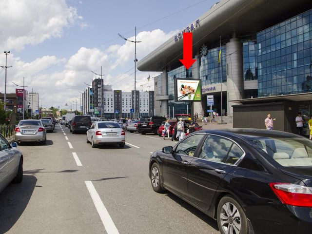 Цифрова панель 3.14x2.3,  Кирпы ул., 3, возле входа в Южный жд вокзал, в сторону Воздухофлотского пр., (ролик 10 сек, 1 выход/1,5 минуты)