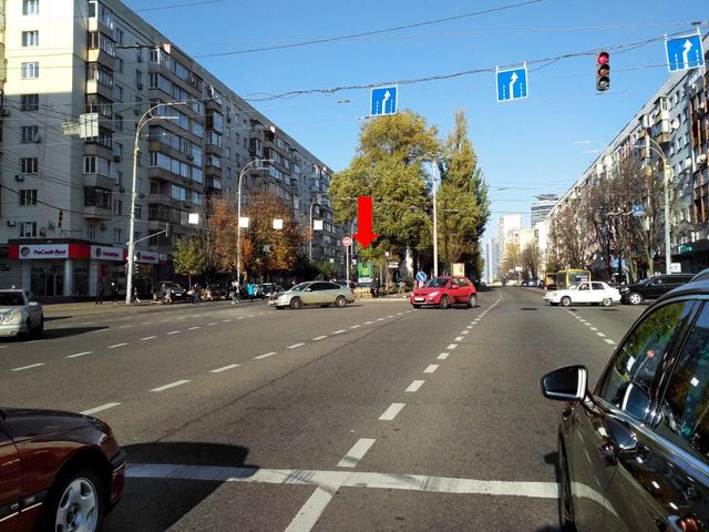 Скролл 1.2x1.8,  Украинки бул., 24 / Алмазова ул. (бывш. Кутузова ул.), разделитель, ст. м. "Печерская", на светофоре, в центр